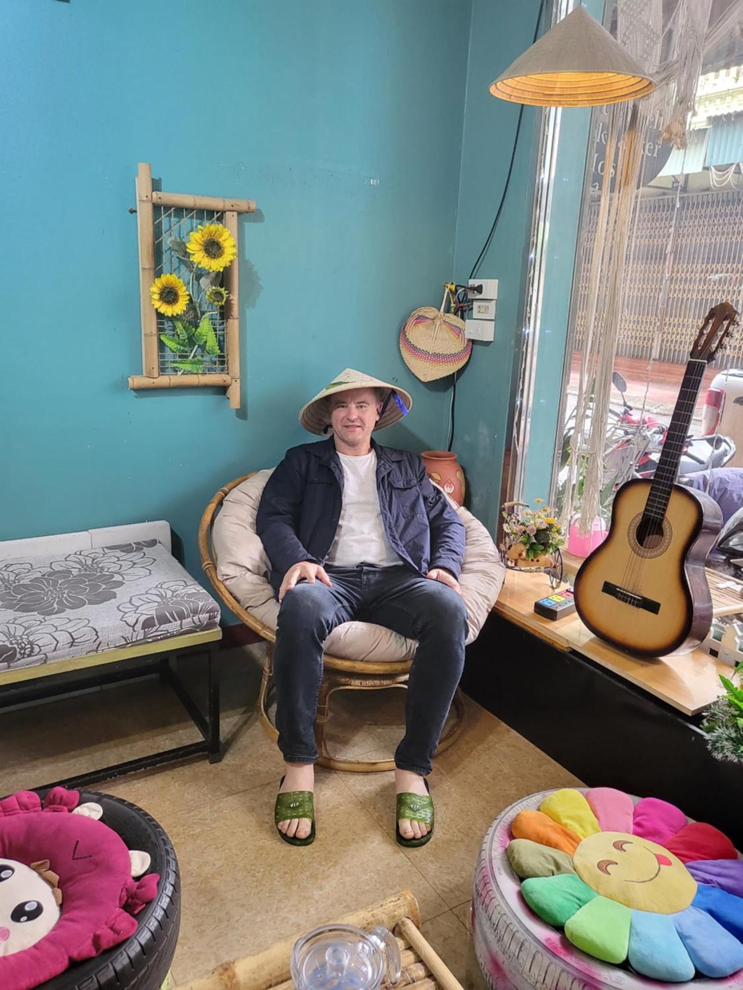 Golden Bell Backpacker Hostel Нин Бин Екстериор снимка