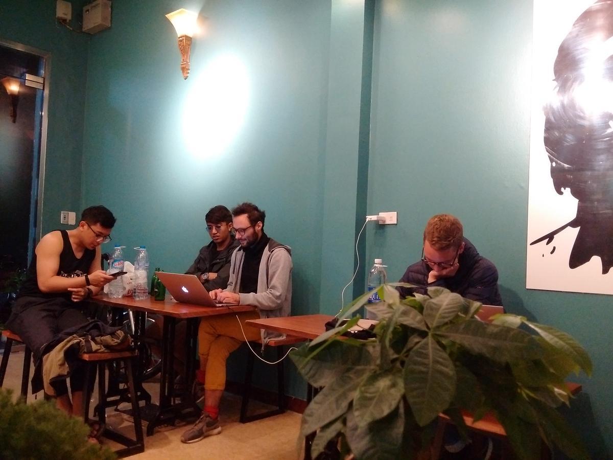 Golden Bell Backpacker Hostel Нин Бин Екстериор снимка